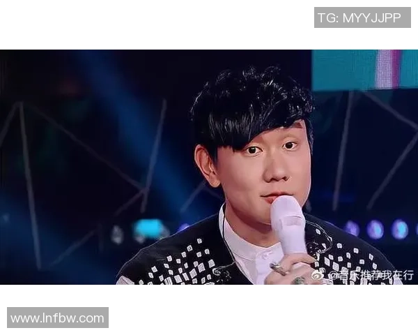 林俊杰足球热情四溢球场上展现音乐与运动的完美结合